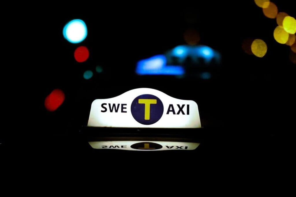 Taxi skylt i Sverige – Studera för Taxiförarlegitimation Kurs Online